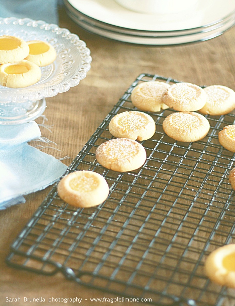 Lemon curd thumbprint cookies, o anche: paradiso al limone :)