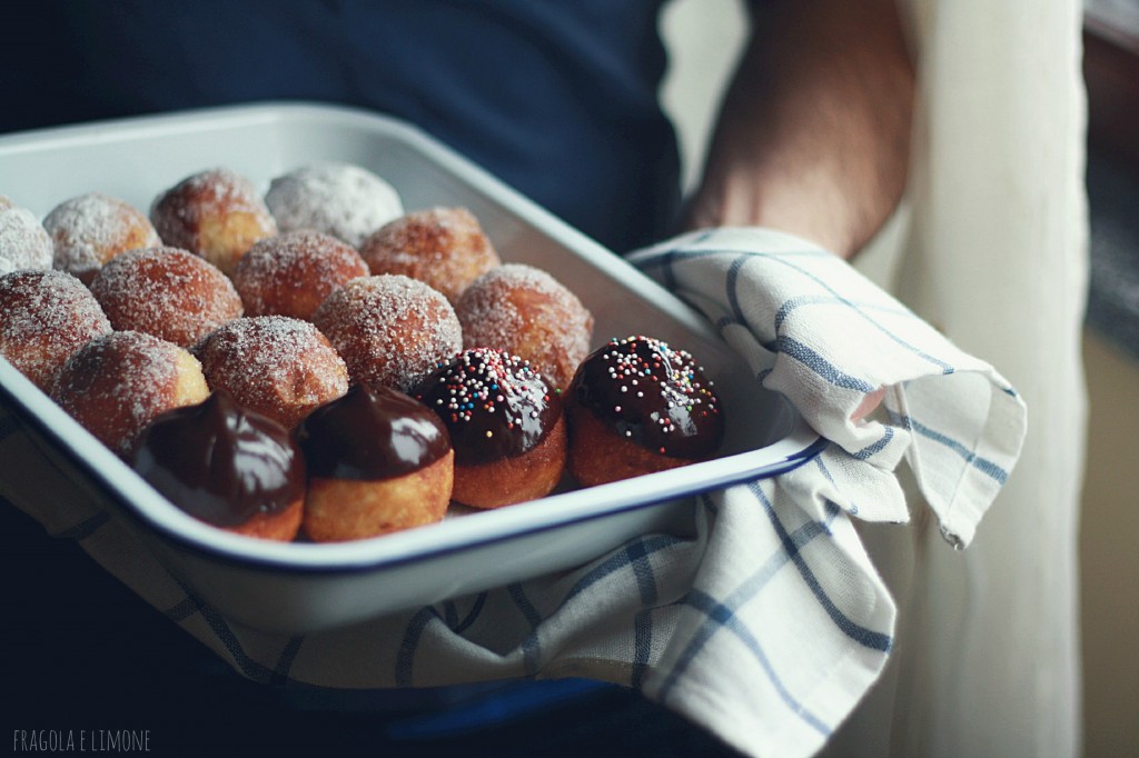 doughnuts con mele e glassa