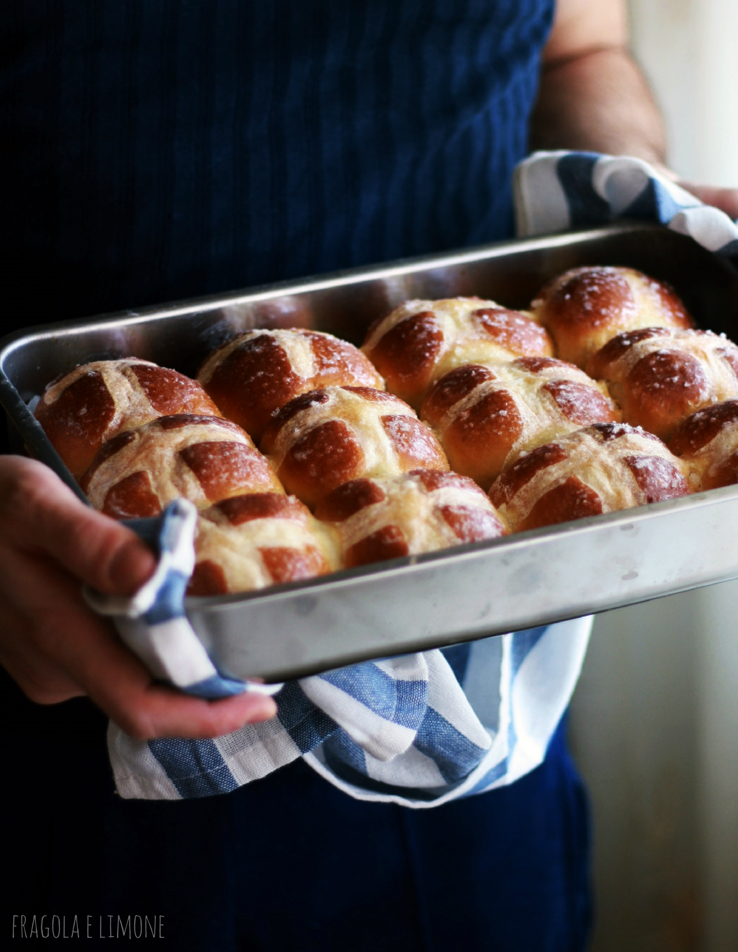 teglia hot cross buns